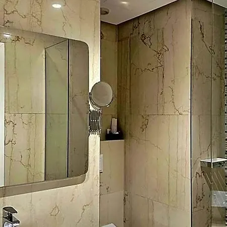 Hotel Queen 4*