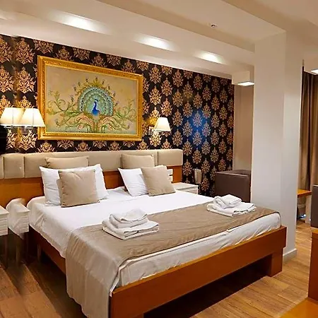 Queen 4* Tirana
