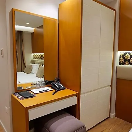 Queen Hotel 4*